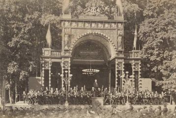 Musikpavillon mit Orchester © Archiv Technisches Museum Wien